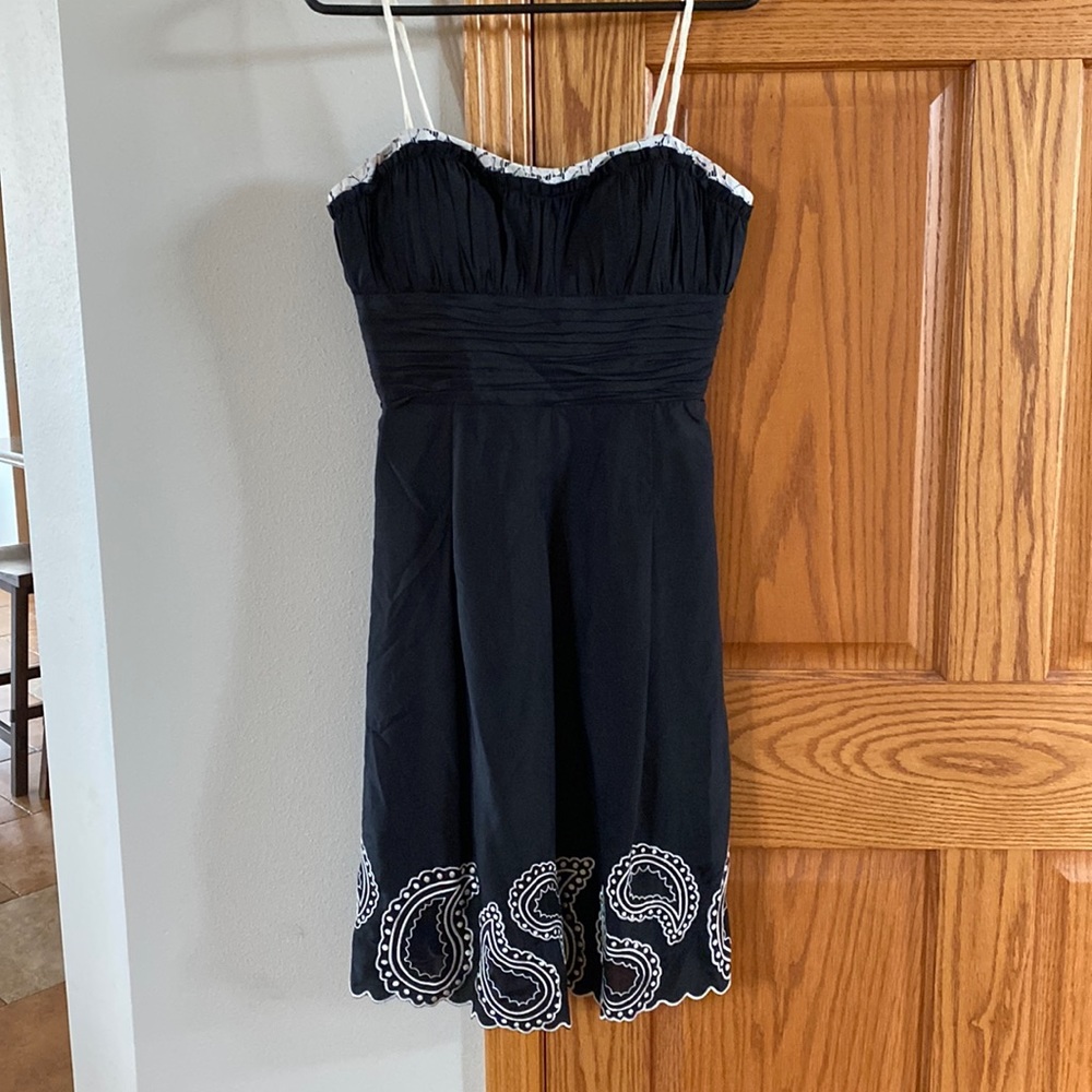 Women’s dress. Black and cream.